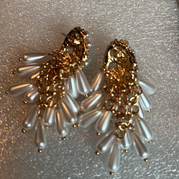 Pearl Dangling Drop Earrings - Picture 3 of 4